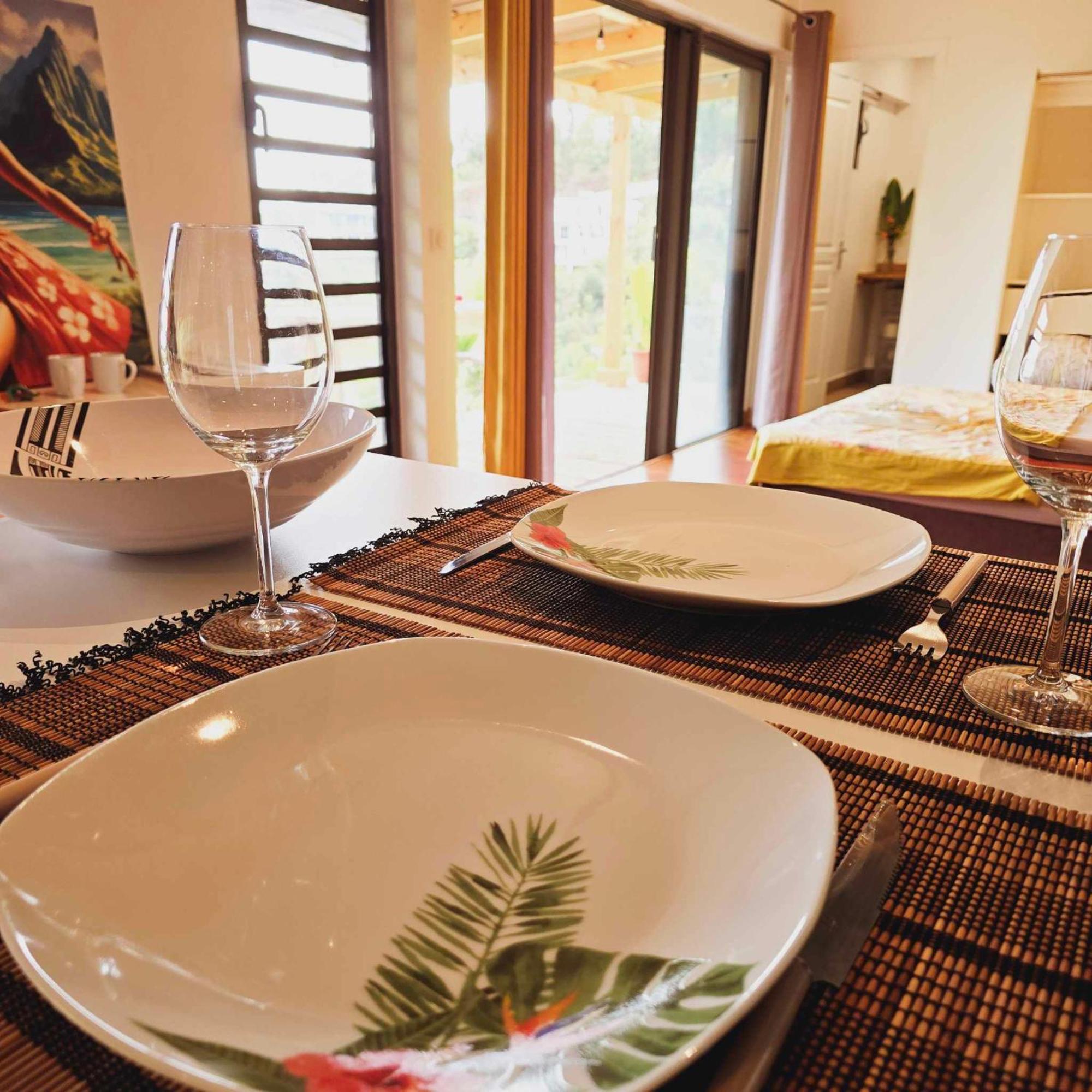Fare Toahana, Accommodation With A Ocean View Faaa Buitenkant foto