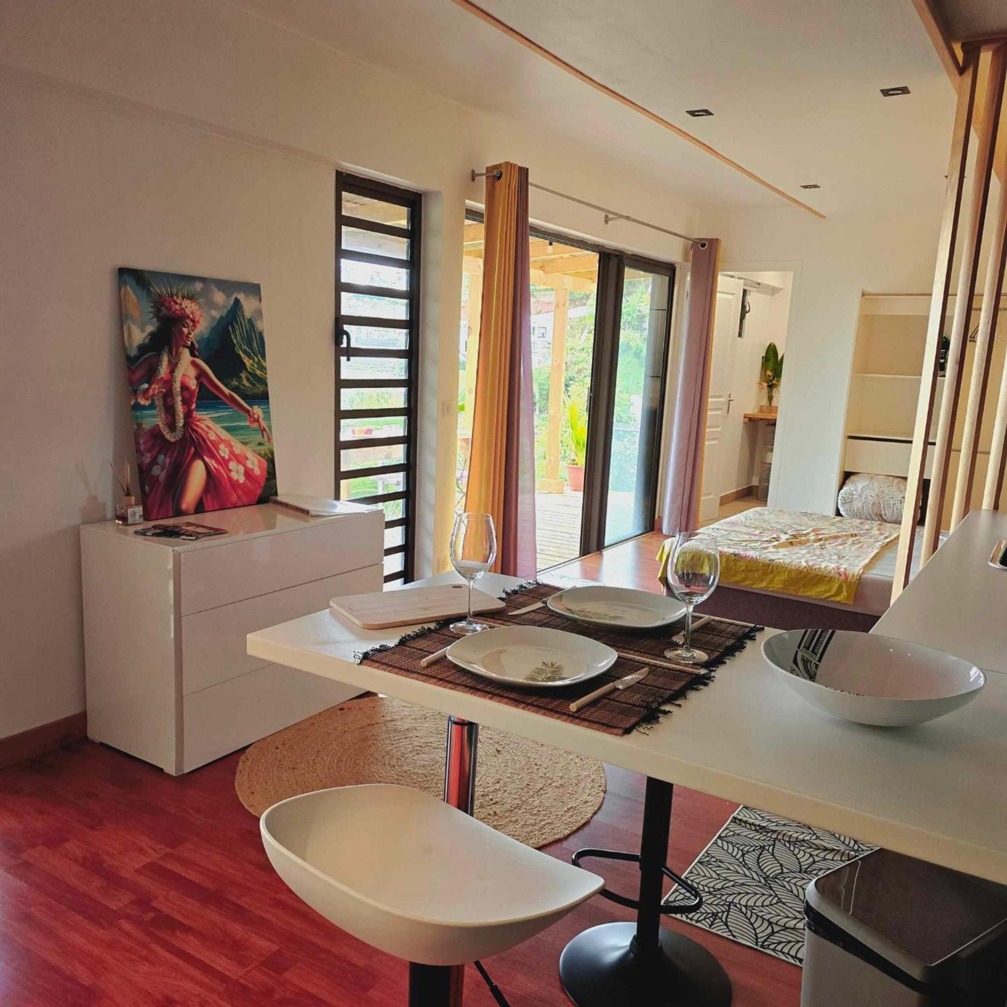 Fare Toahana, Accommodation With A Ocean View Faaa Buitenkant foto